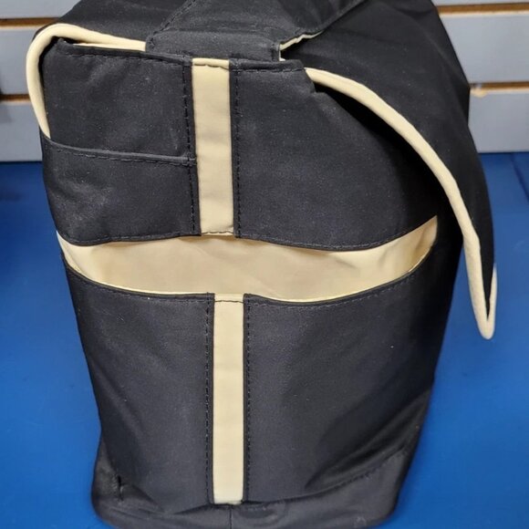 Medela Pump In Style Advanced Breast Pump with Bag & Other Accessories - Picture 10 of 12